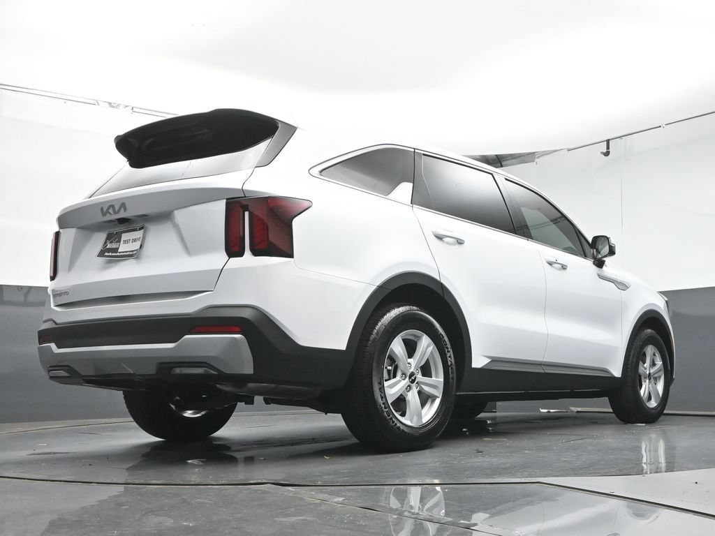 Used 2026 Kia Sorento LX FWD image 36