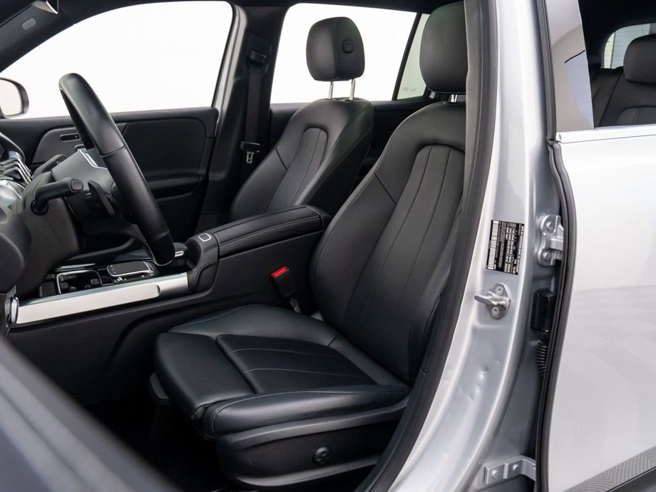 Used 2021 Mercedes-Benz GLB 250 4MATIC w/ Premium Package image 17