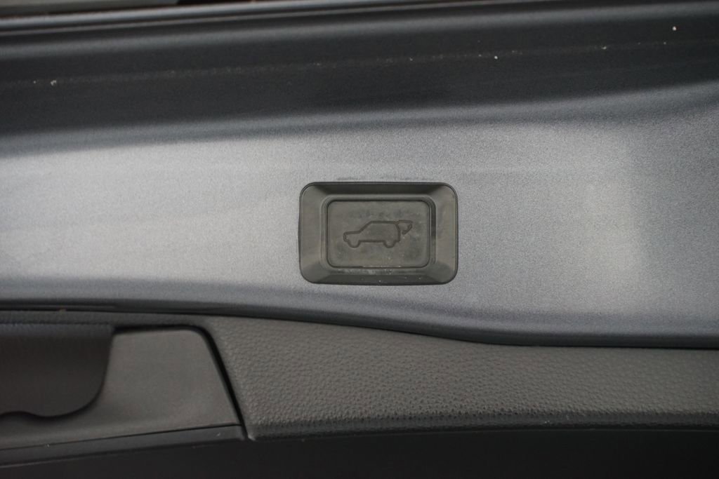 Used 2020 Toyota RAV4 XLE image 34