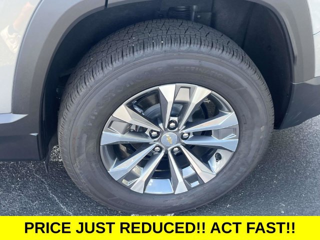 Used 2026 Chevrolet Equinox LT w/ Safety and Technology Package FWD image 11