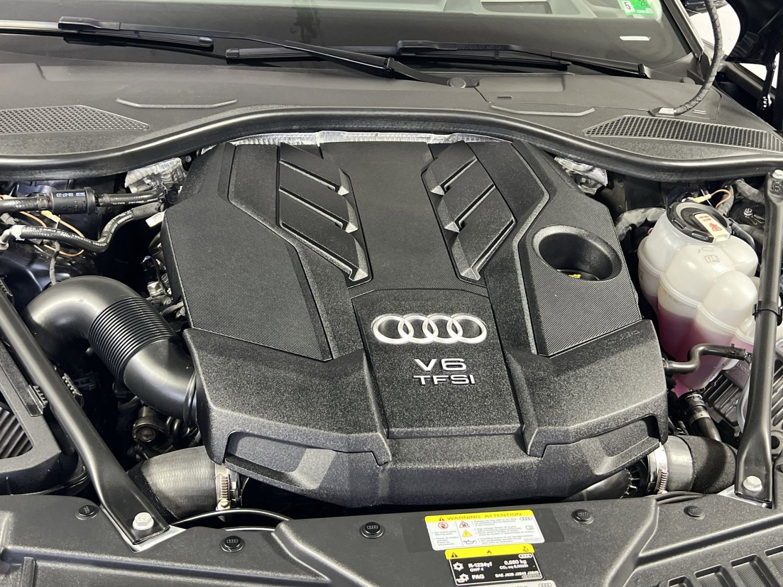 Used 2024 Audi A8 L 3.0T image 30