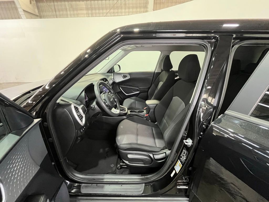 Used 2023 Kia Soul LX image 16