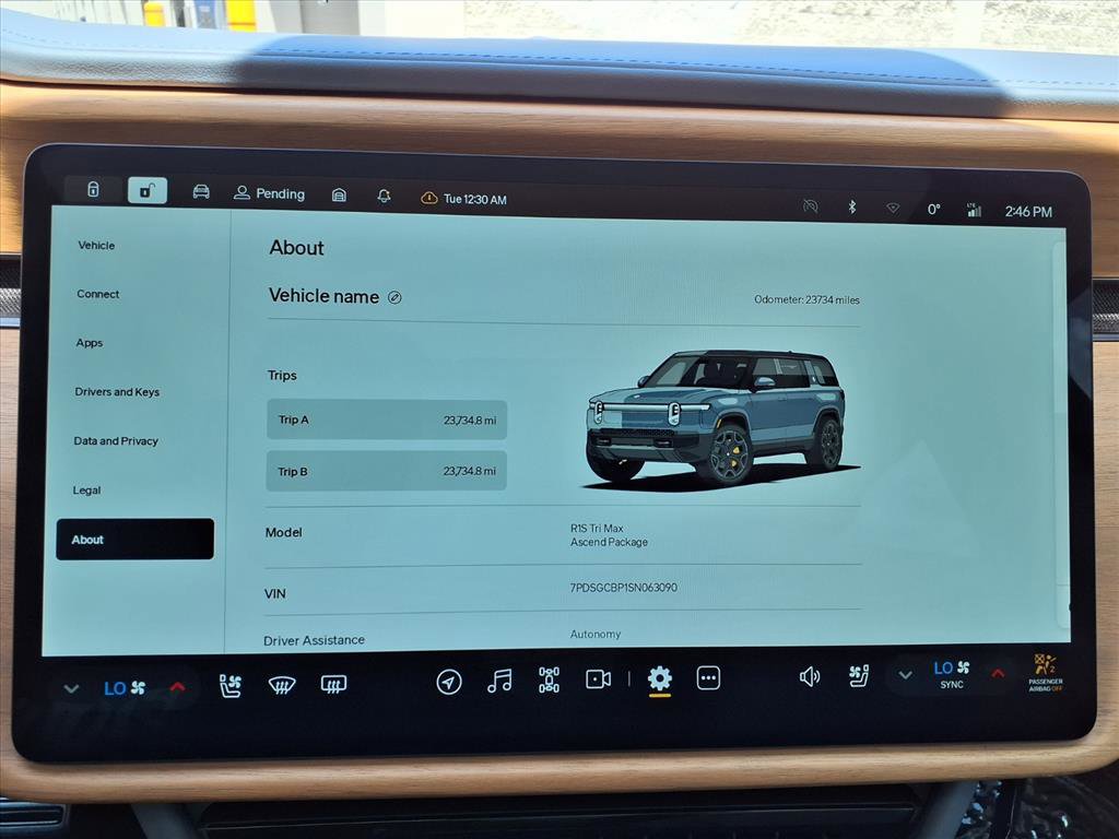 Used 2025 Rivian R1S Premium AWD/4WD image 30