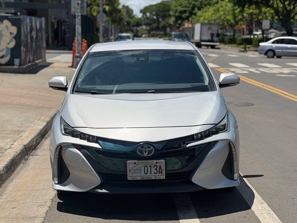 Used 2018 Toyota Prius Prime Plus w/ Carpet Mat Package FWD image 7