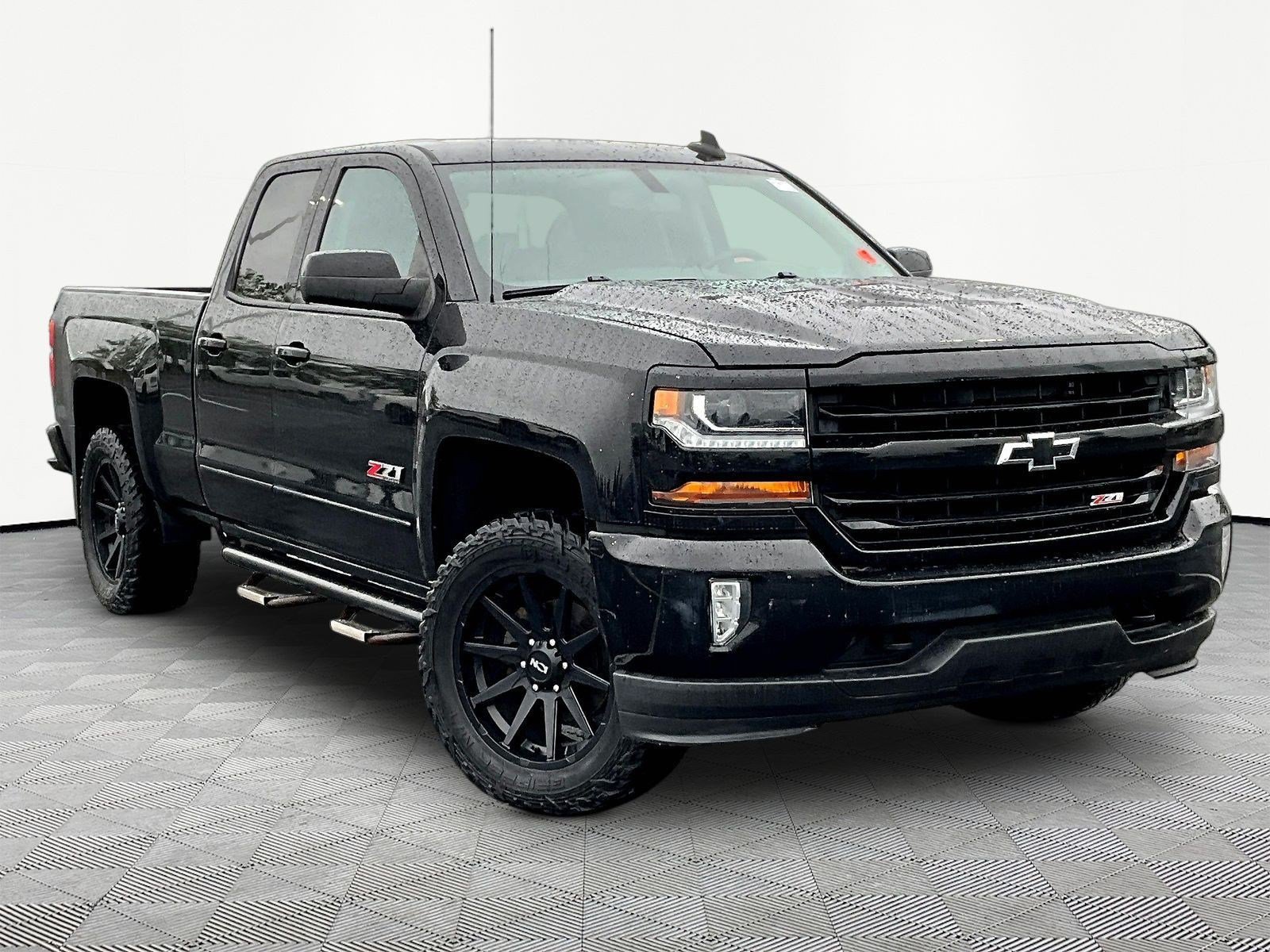 Used 2019 Chevrolet Silverado 1500 LT w/ All Star Edition AWD/4WD image 3