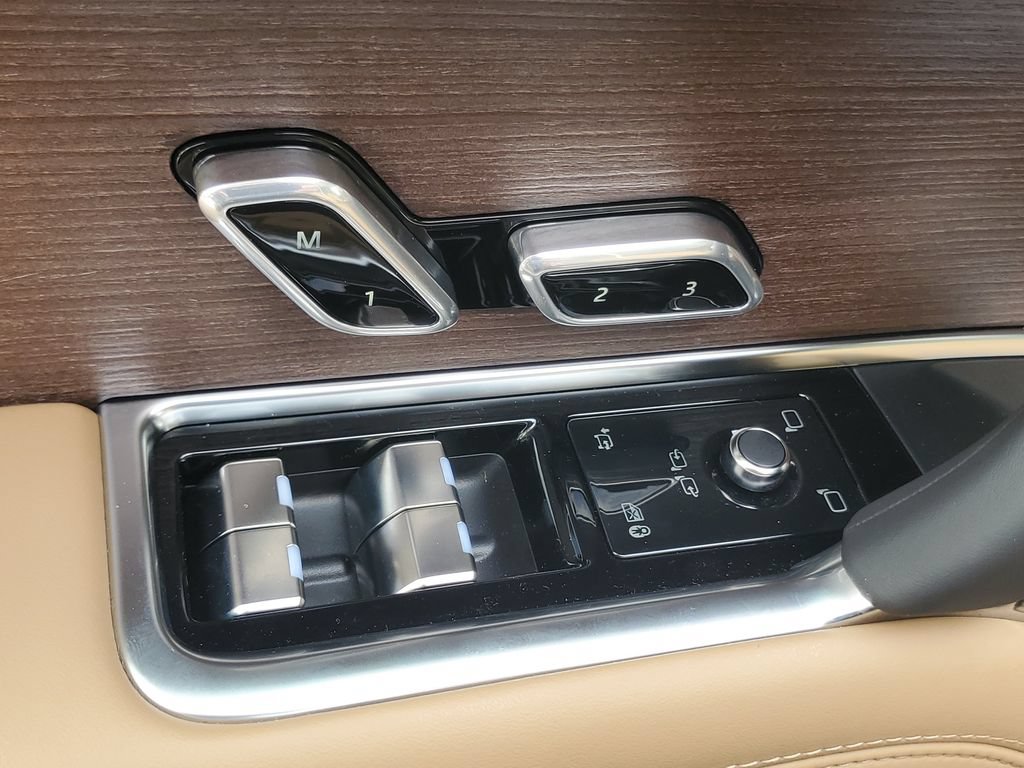 New 2026 Land Rover Range Rover Long Wheelbase SE AWD/4WD image 9