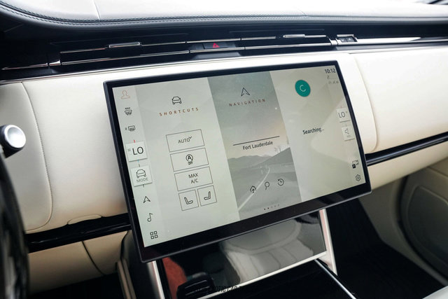 Used 2025 Land Rover Range Rover Long Wheelbase SE image 24