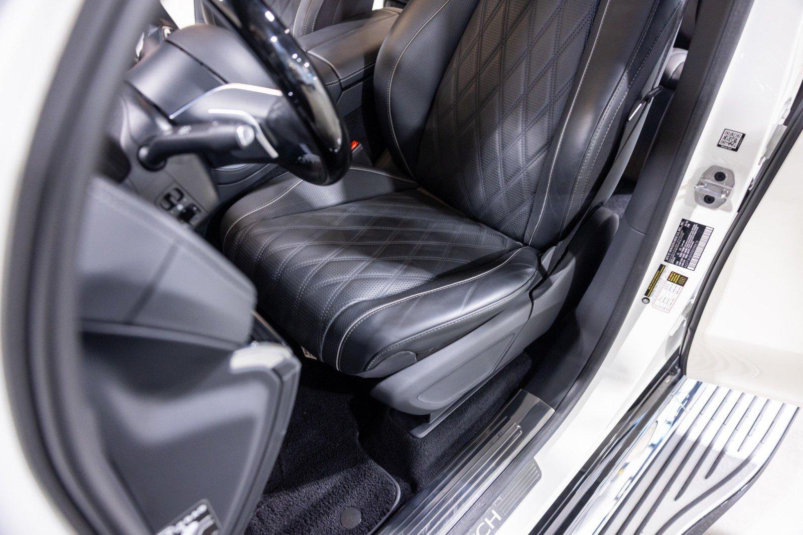 Used 2024 Mercedes-Benz Maybach GLS 600 4MATIC image 38