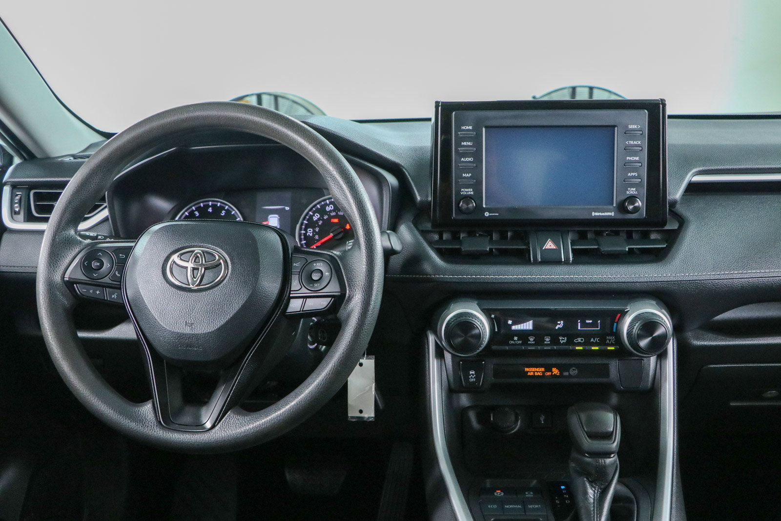 Used 2022 Toyota RAV4 LE FWD image 17