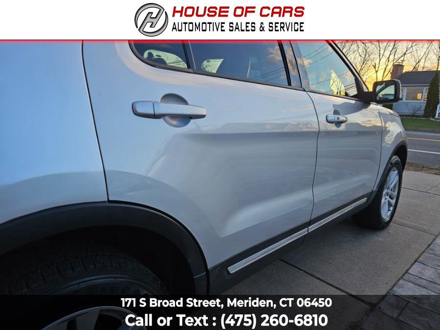 Used 2019 Ford Explorer XLT w/ Equipment Group 202A AWD/4WD image 13
