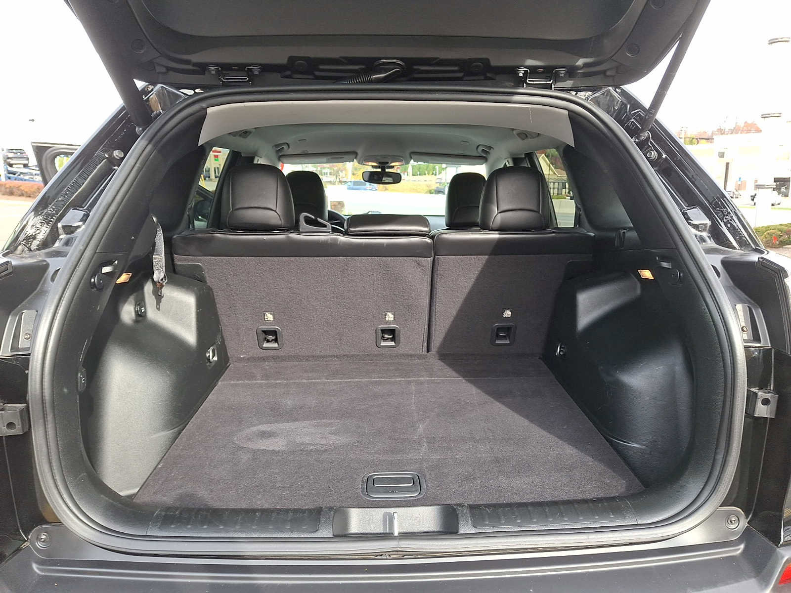 Used 2019 Jeep Cherokee Limited image 27