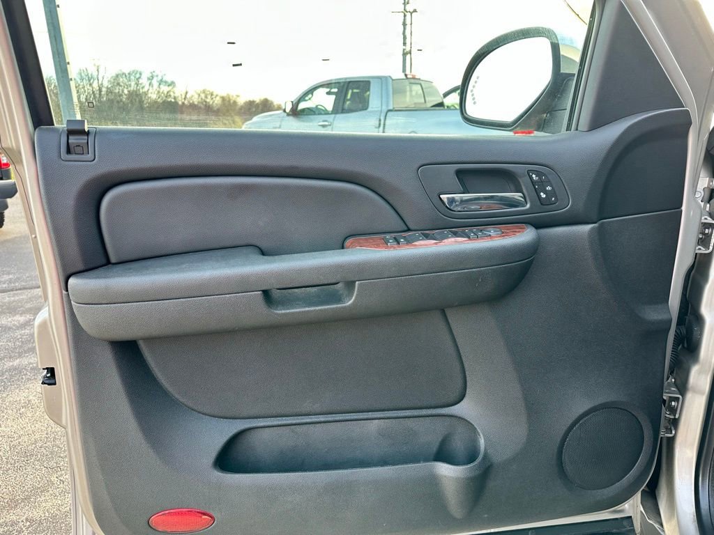 Used 2008 Chevrolet Avalanche LTZ w/ LTZ Preferred Equipment Group AWD/4WD image 12