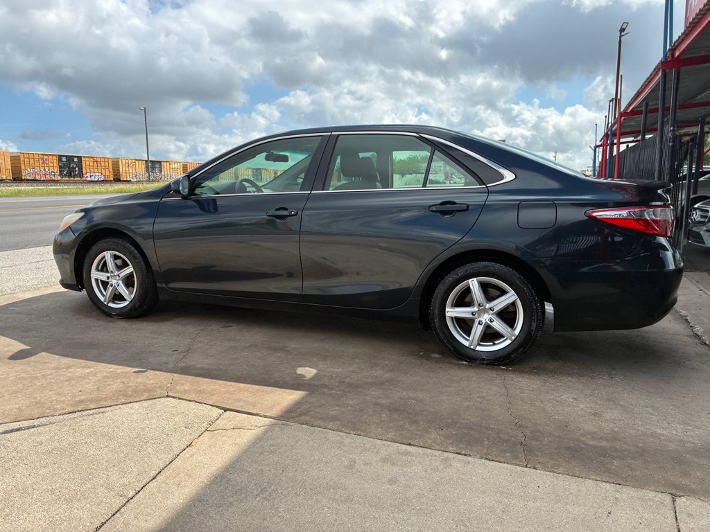 Used 2015 Toyota Camry LE FWD image 24