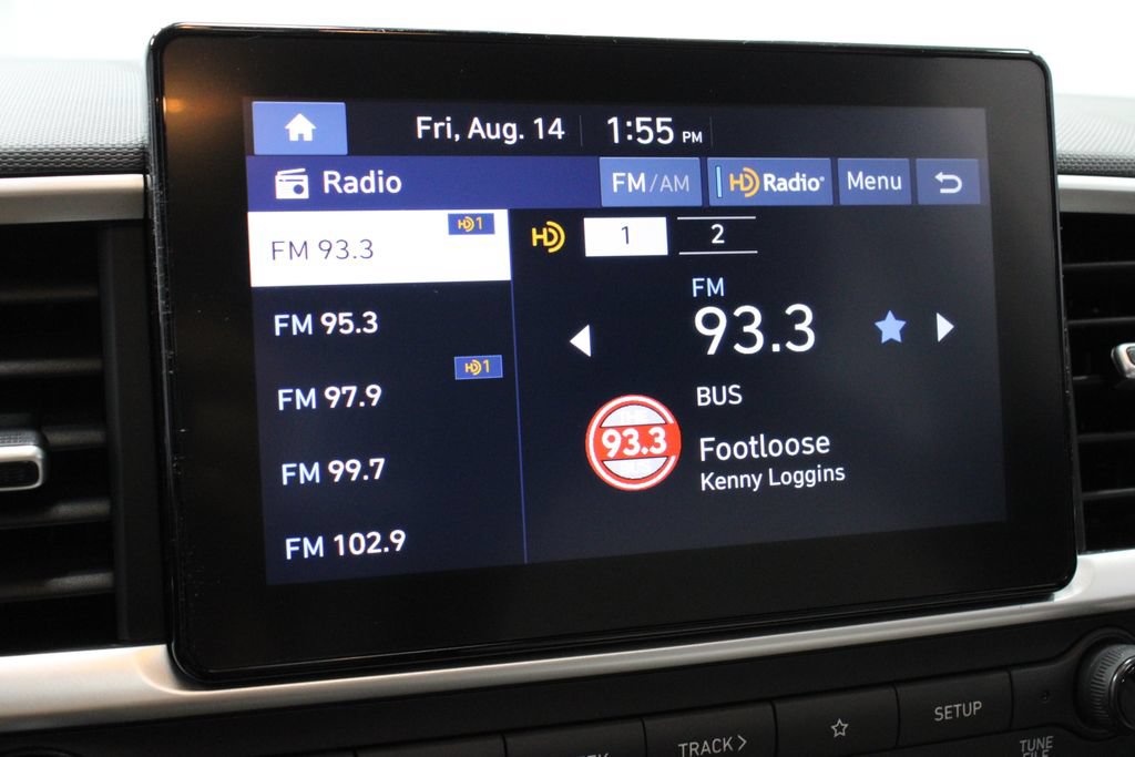 Used 2023 Hyundai Venue SEL FWD image 2