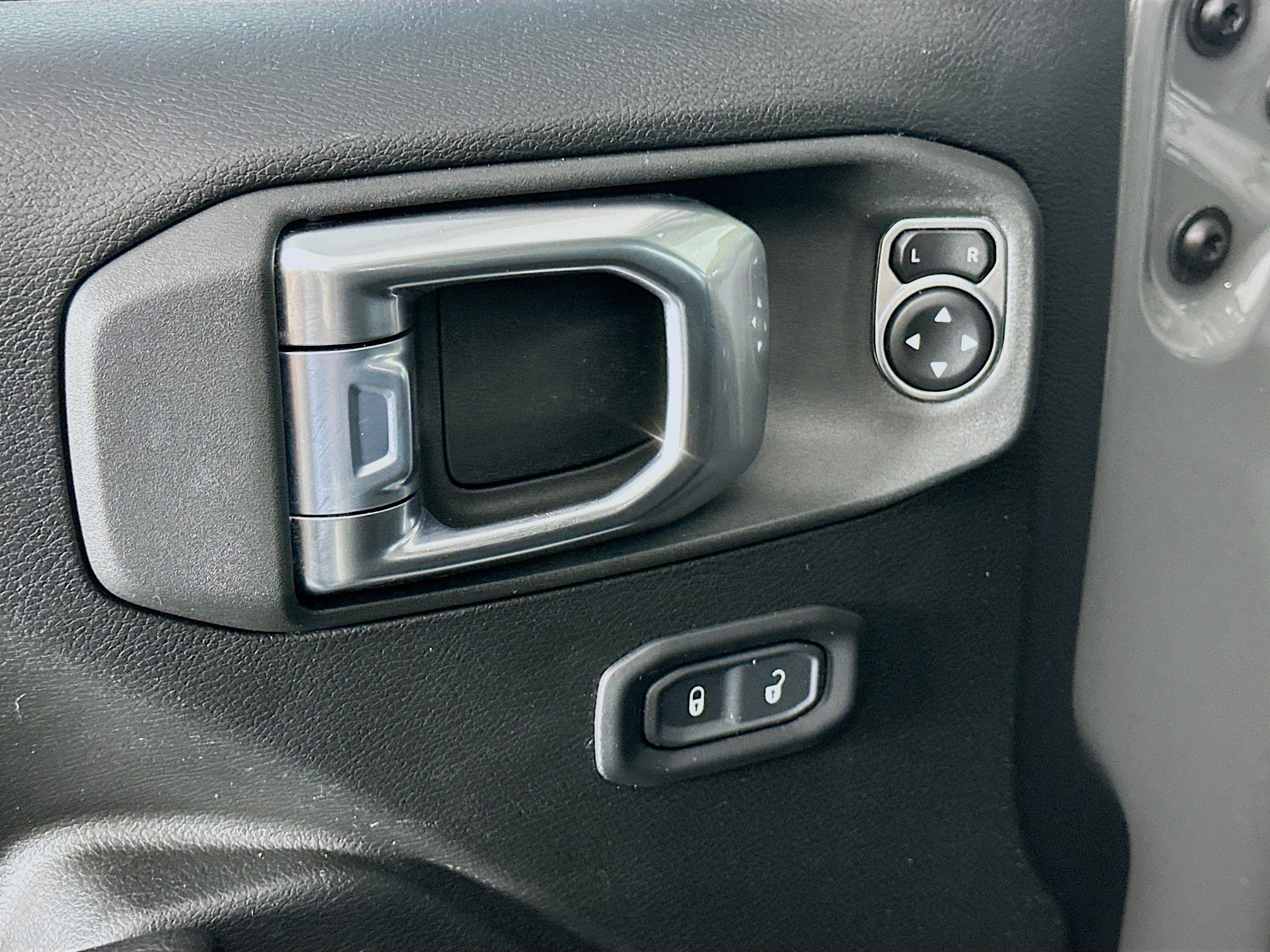 Used 2023 Jeep Wrangler Unlimited w/ 8.4" Radio Group image 15