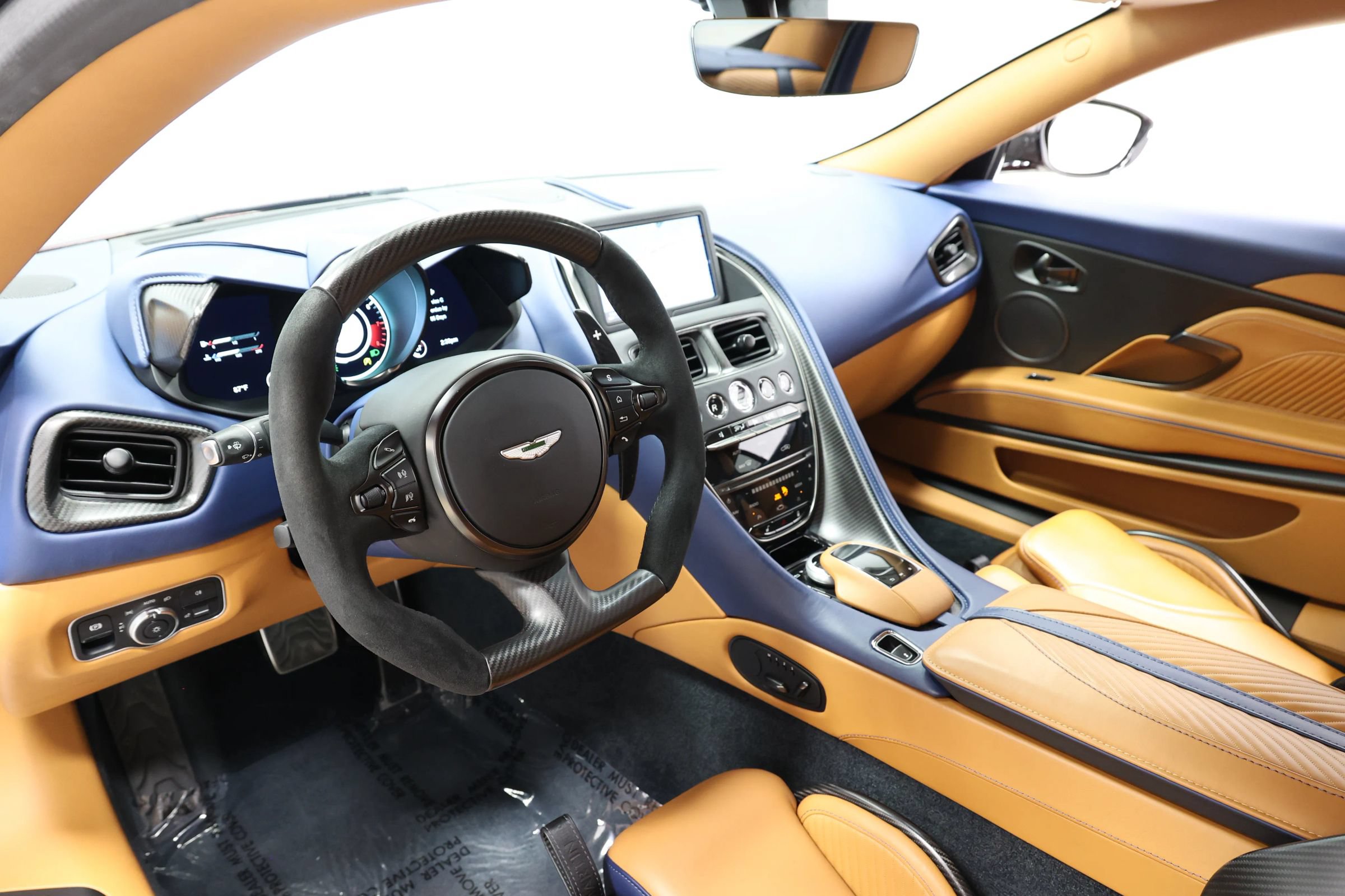 Used 2023 Aston Martin DBS Coupe RWD image 32