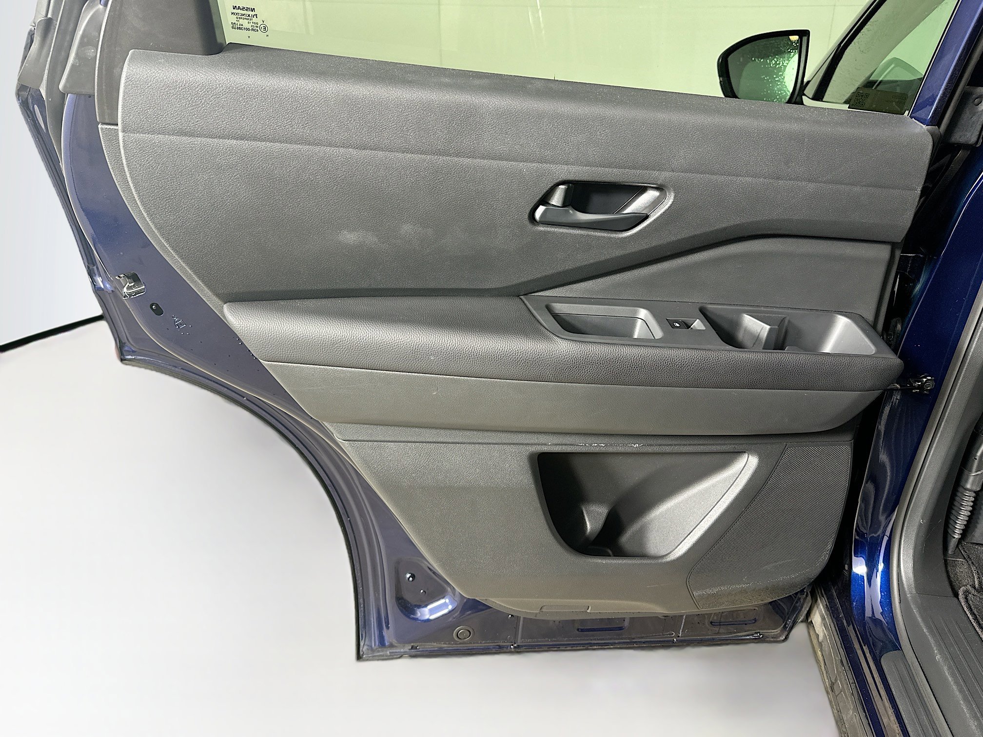 Used 2025 Nissan Pathfinder SV FWD image 34
