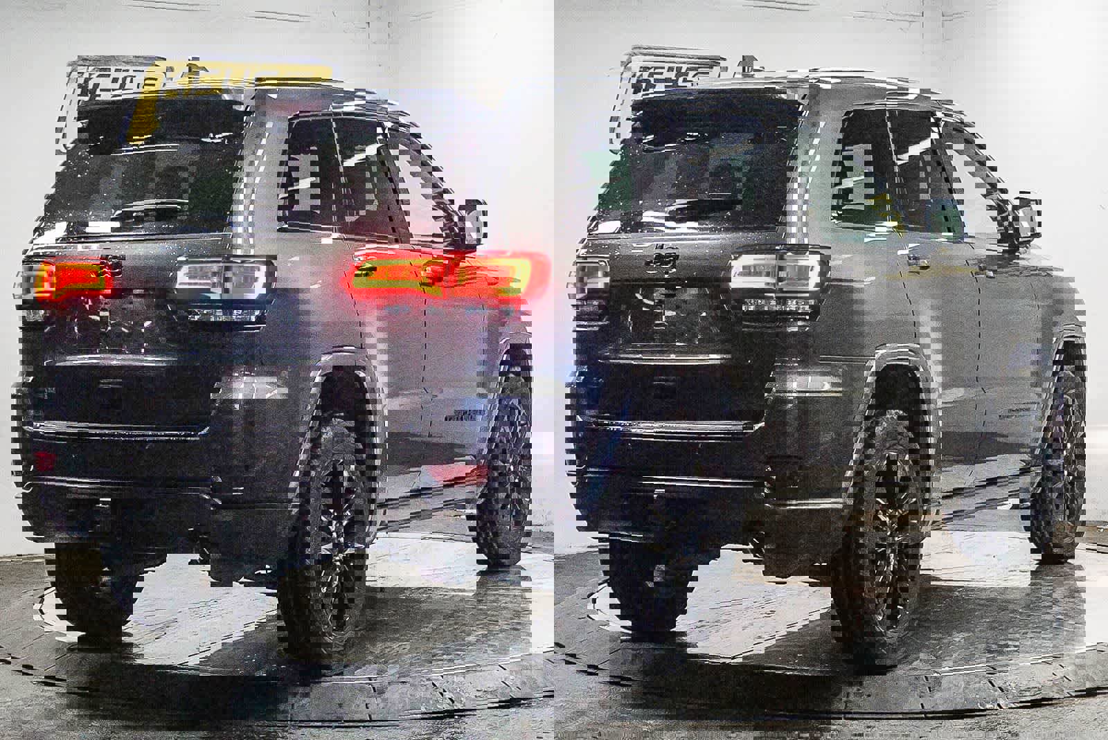 Used 2017 Jeep Grand Cherokee Altitude RWD image 4