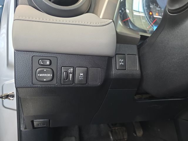 Used 2015 Toyota RAV4 XLE AWD/4WD image 23