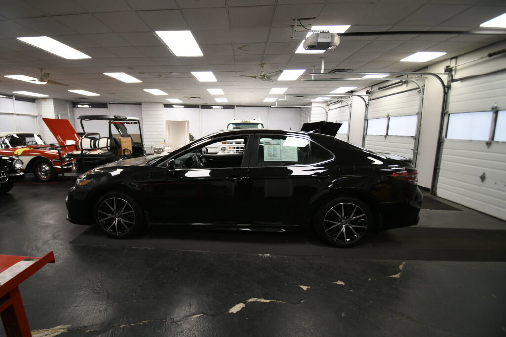 Certified 2023 Toyota Camry SE image 11