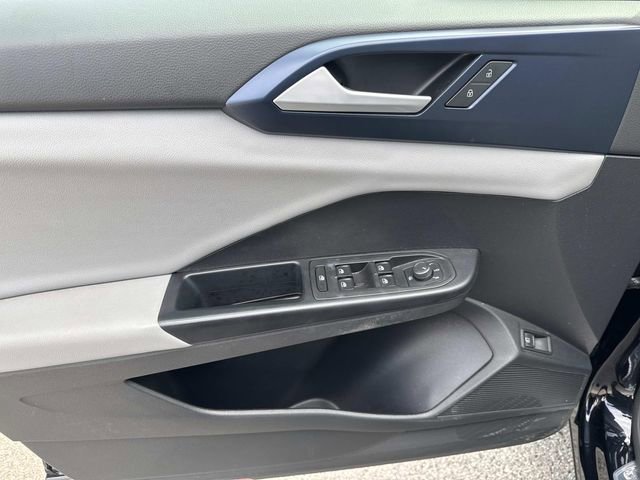 Certified 2022 Volkswagen Taos SE w/ Panoramic Sunroof Package image 14