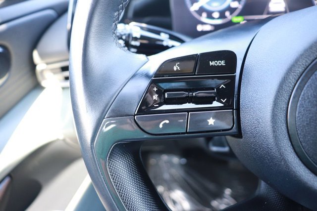 Used 2025 Hyundai Elantra Limited image 21