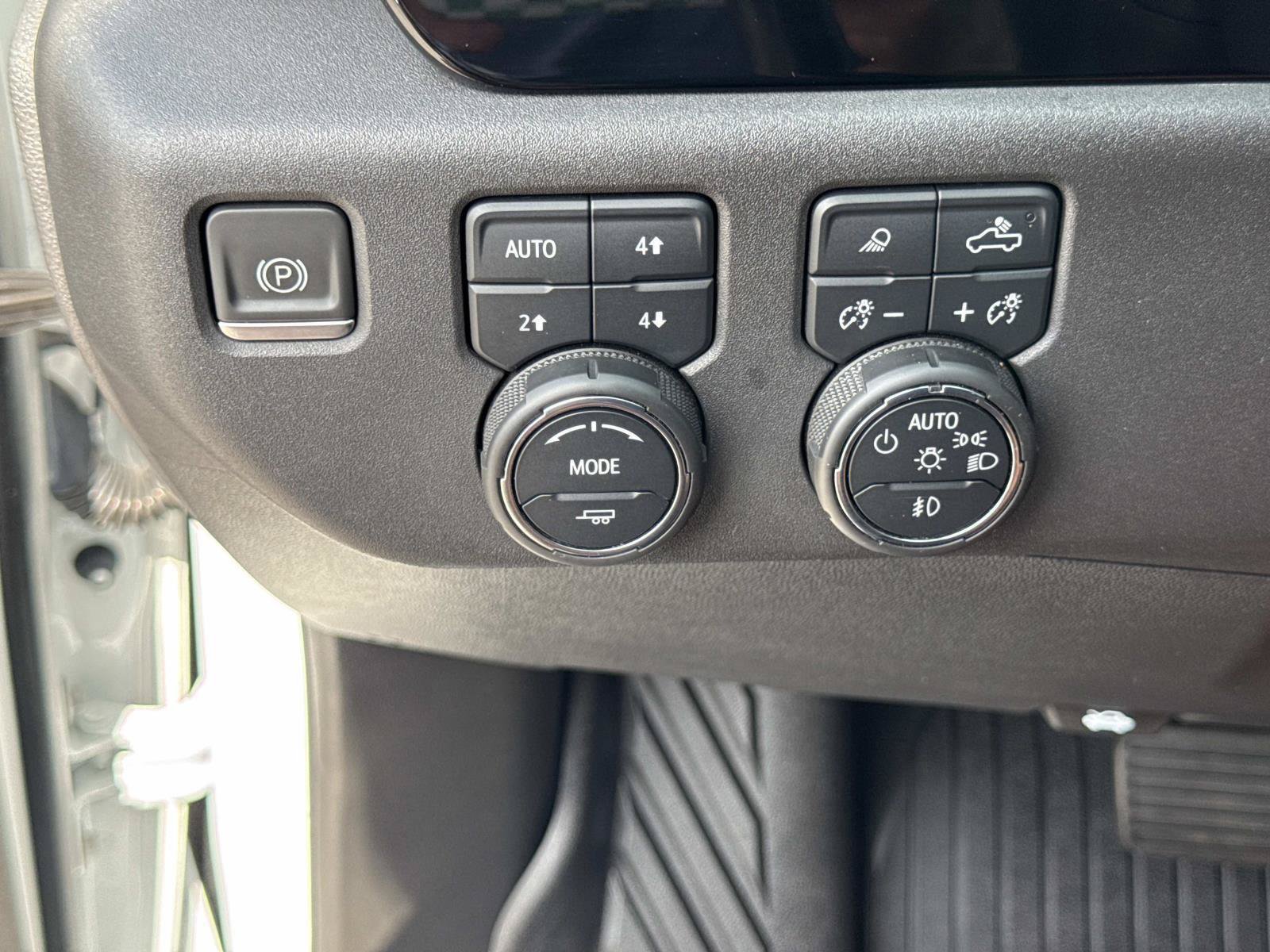 Used 2022 Chevrolet Silverado 1500 LT Trail Boss w/ LT Trail Boss Premium Package AWD/4WD image 20
