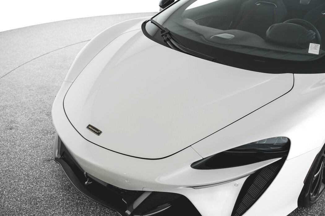 Used 2025 McLaren Artura Spider RWD image 49
