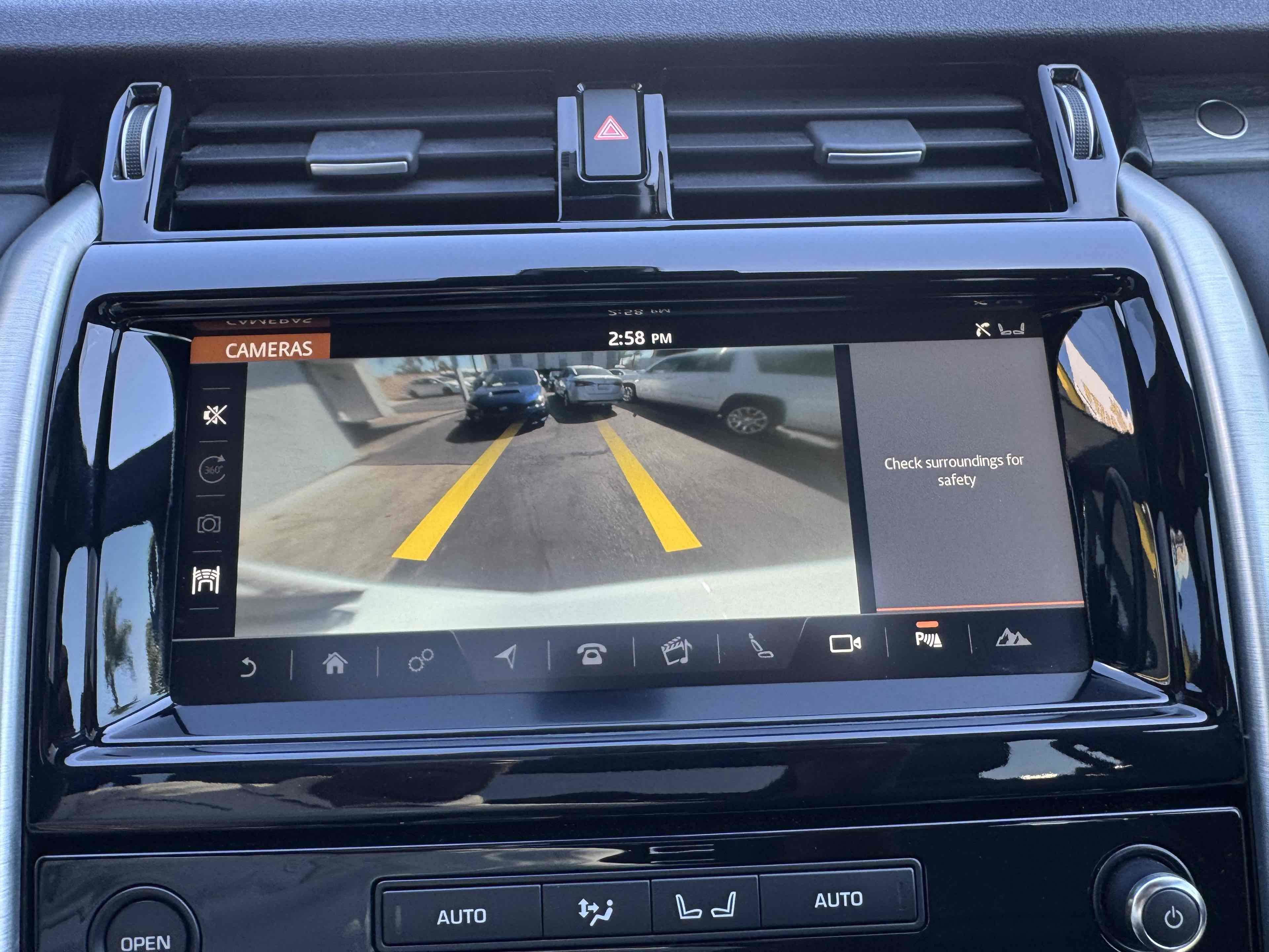 Used 2018 Land Rover Discovery HSE AWD/4WD image 27