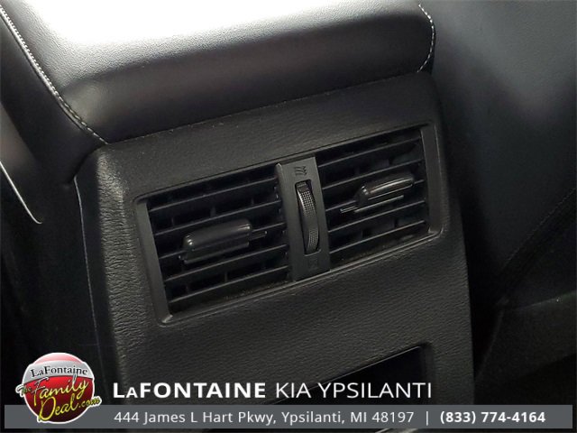 Used 2024 Mitsubishi Outlander SE Black Edition image 32