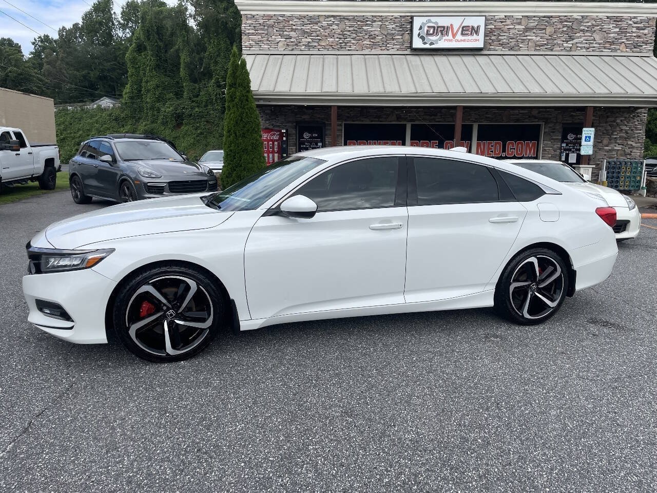 Used 2018 Honda Accord Sport image 1