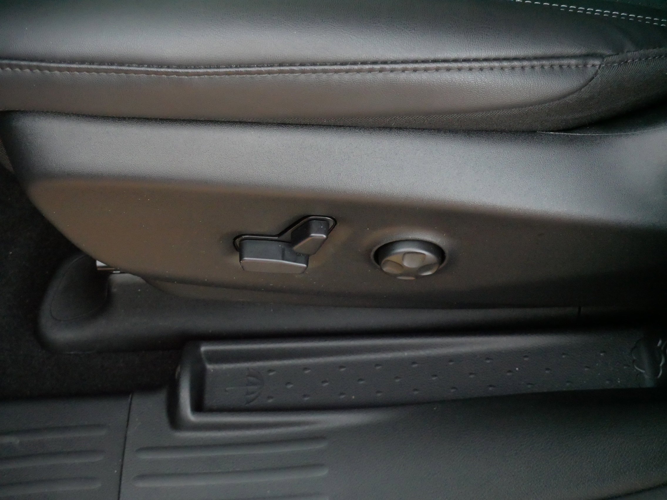 Used 2026 Chrysler Pacifica Select image 20