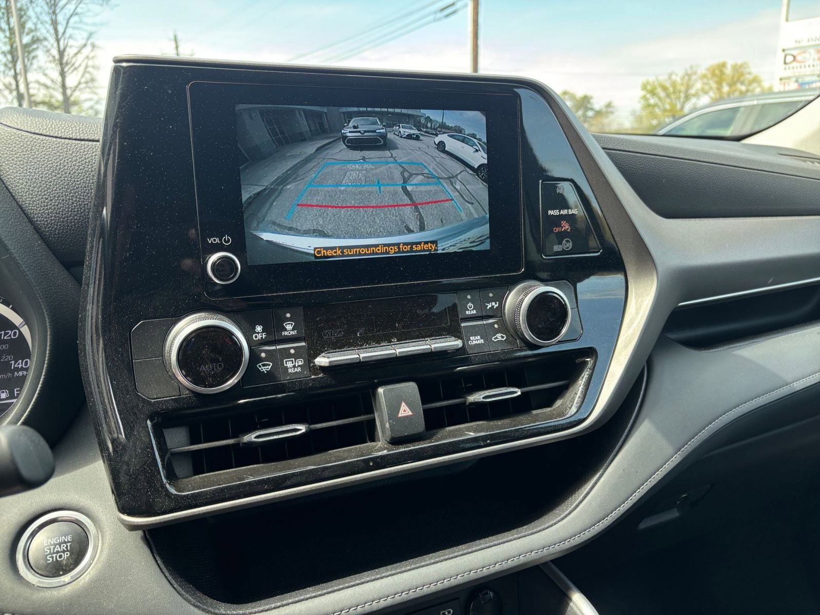 Used 2025 Toyota Highlander LE image 26