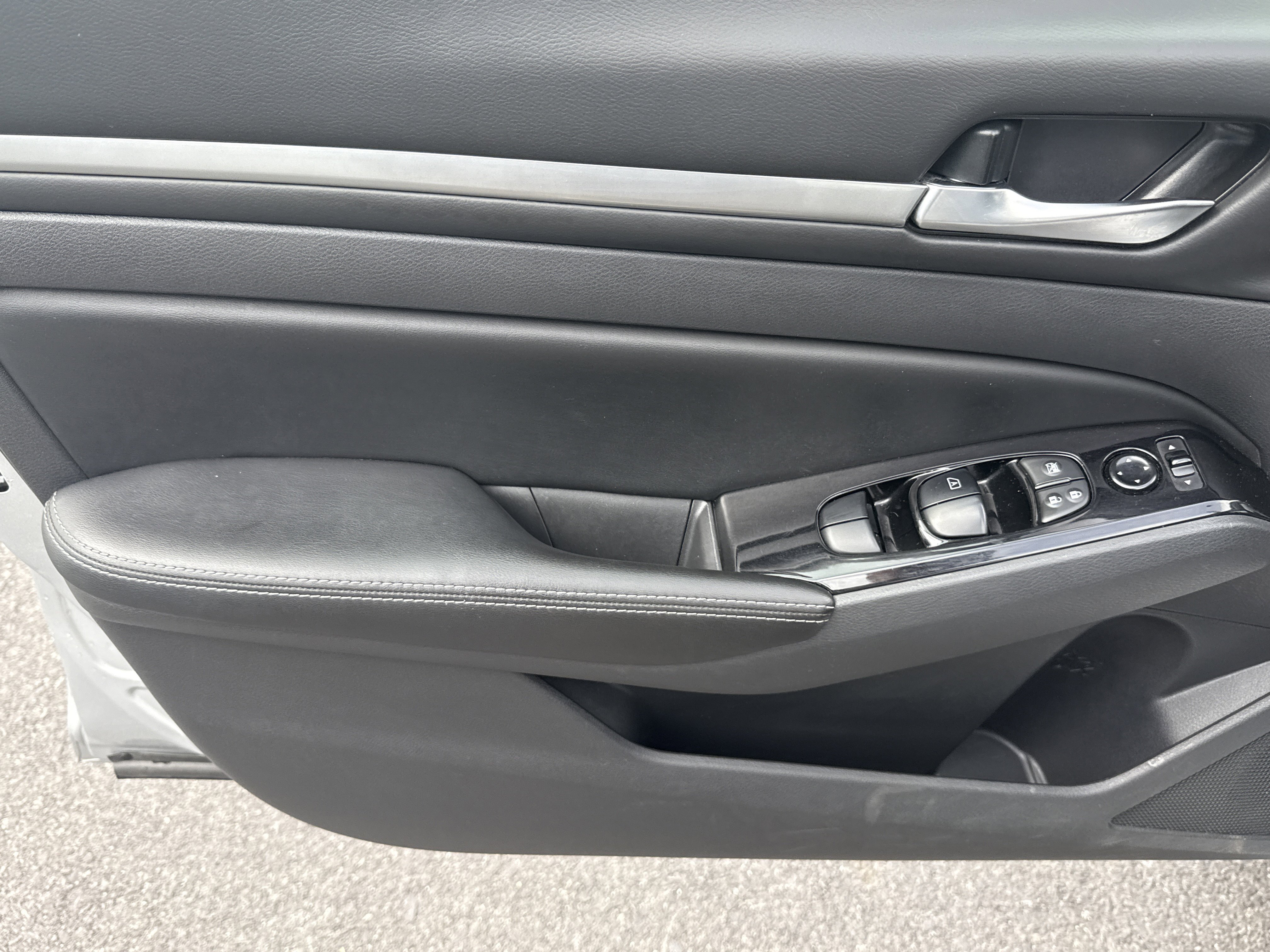 Used 2023 Nissan Altima 2.5 SV FWD image 16