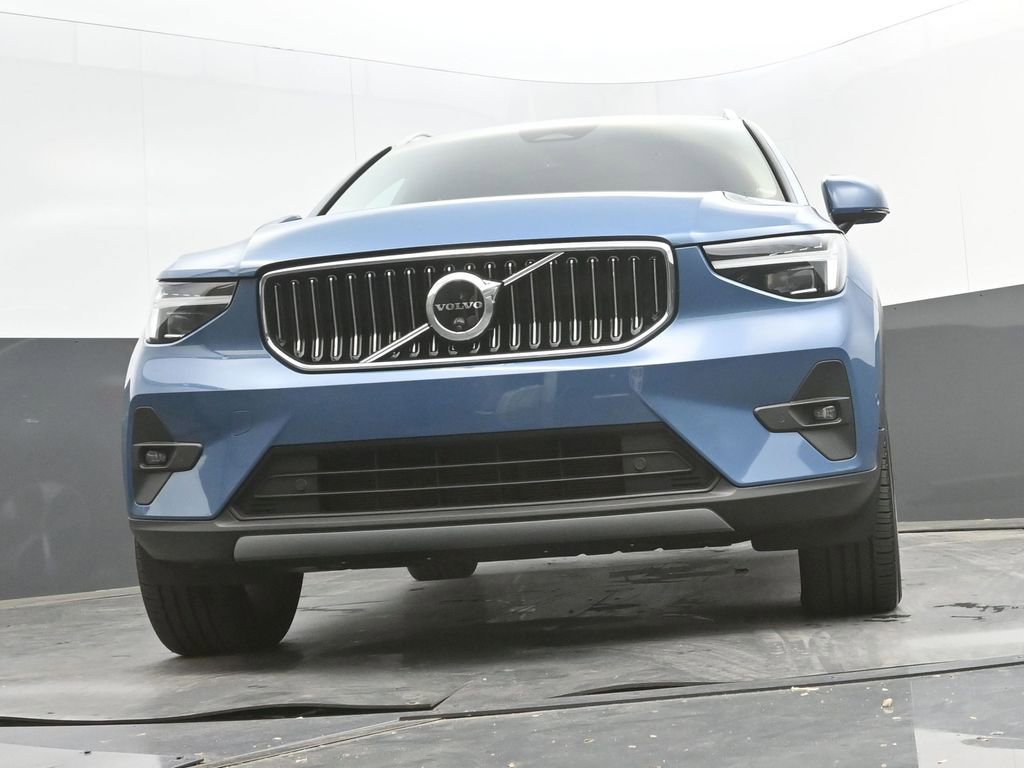 Certified 2024 Volvo XC40 B5 Plus image 38