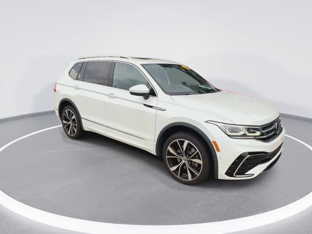 Used 2023 Volkswagen Tiguan SEL R-Line AWD/4WD image 2