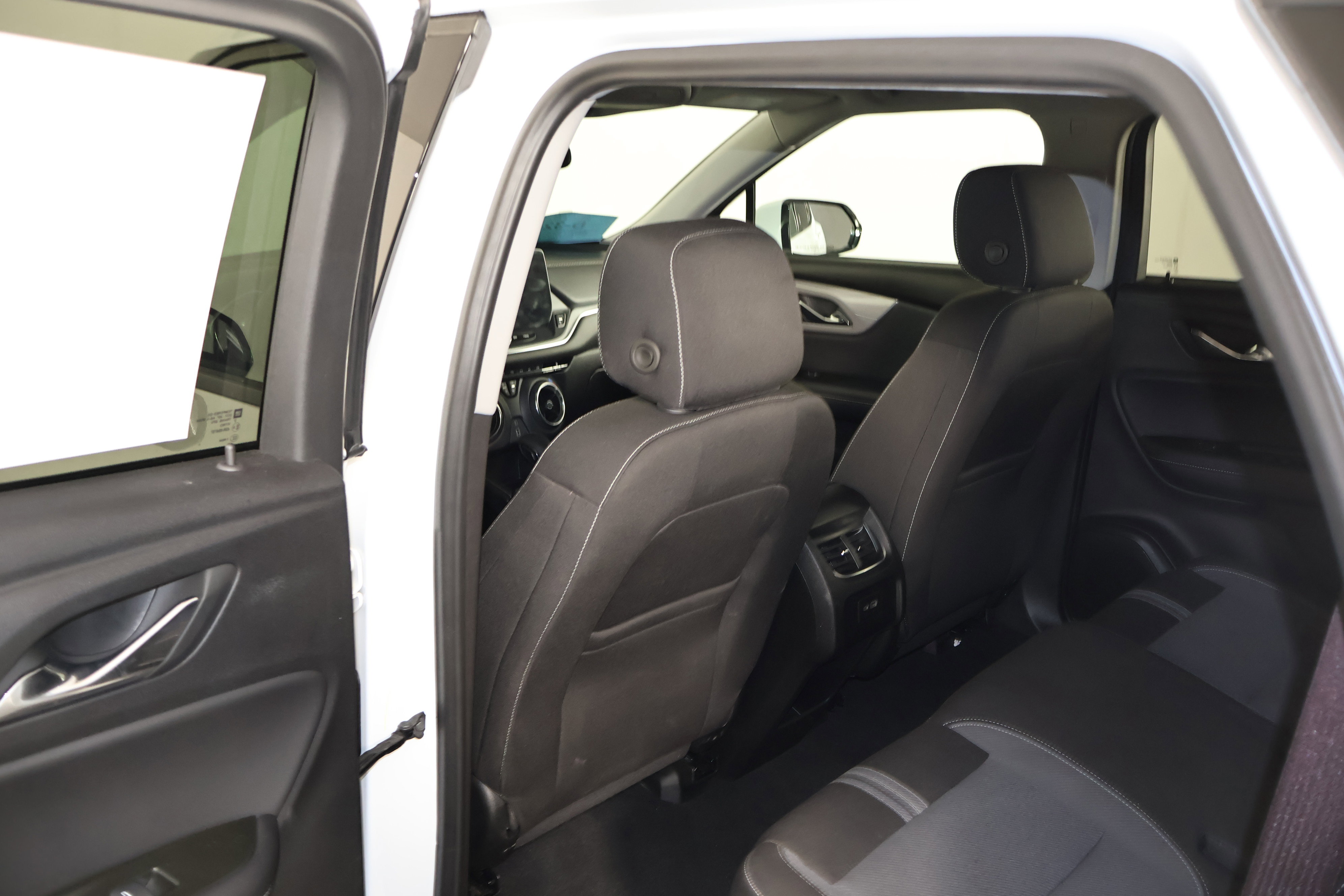 Used 2025 Chevrolet Blazer LT image 46