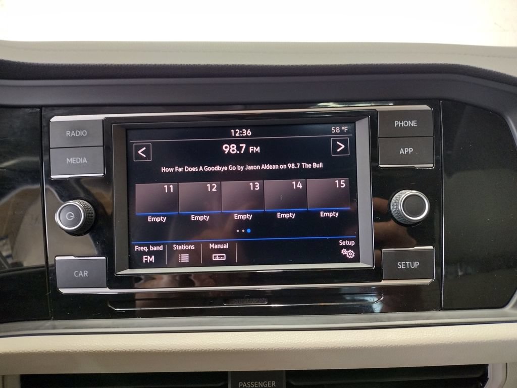 Used 2019 Volkswagen Jetta SE FWD image 25