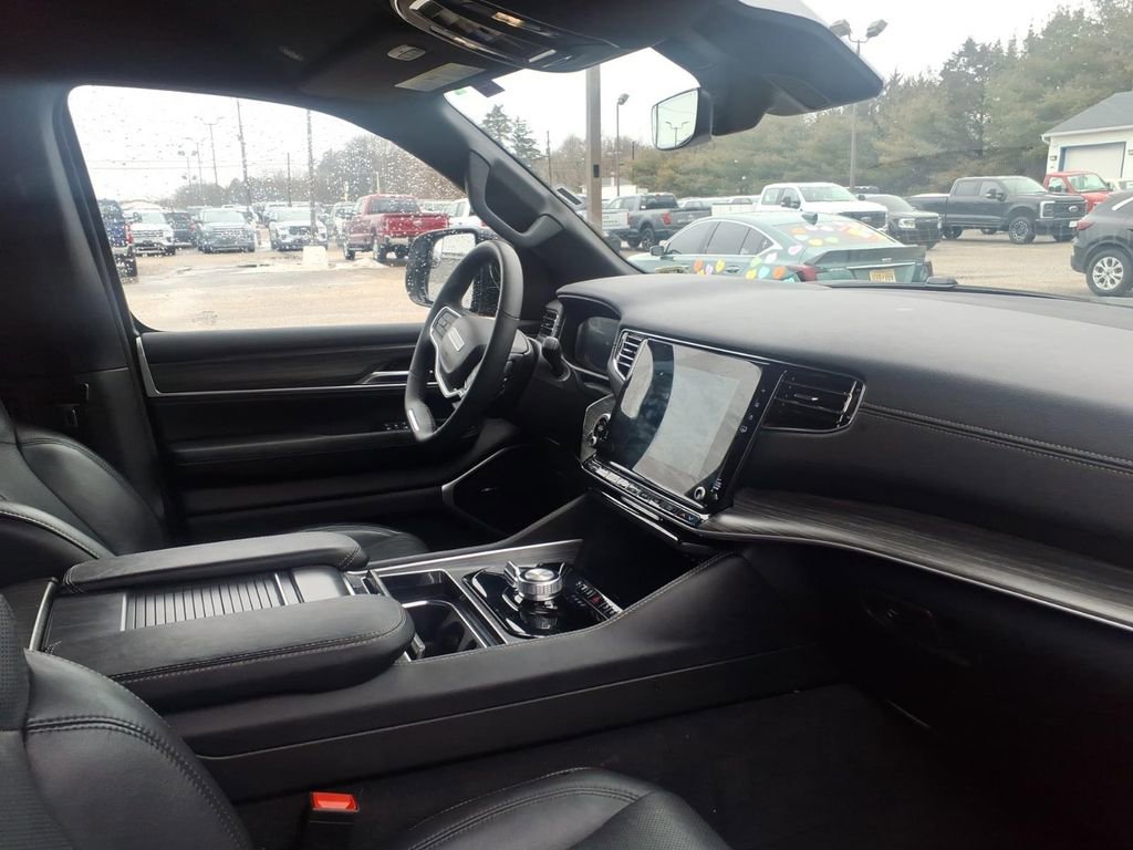 Used 2024 Jeep Wagoneer Series II w/ Flexible Seating Group image 8
