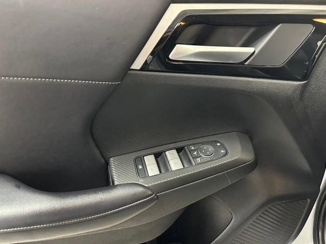 Used 2024 Mitsubishi Outlander AWD image 17