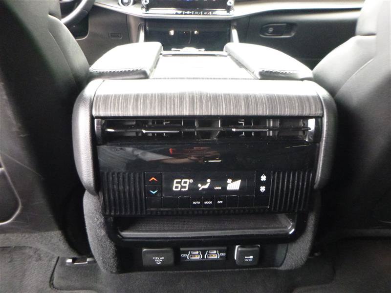 Used 2023 Jeep Wagoneer L Series II AWD/4WD image 23