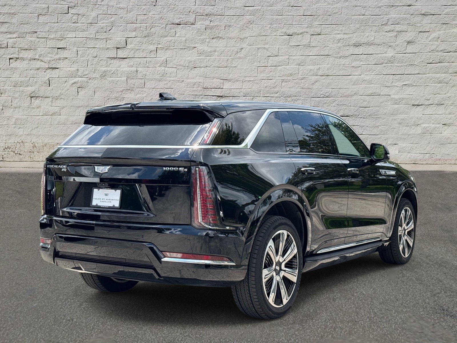 Certified 2025 Cadillac Escalade IQ Luxury 2 w/ LPO, Premium Carpet Package AWD/4WD image 5