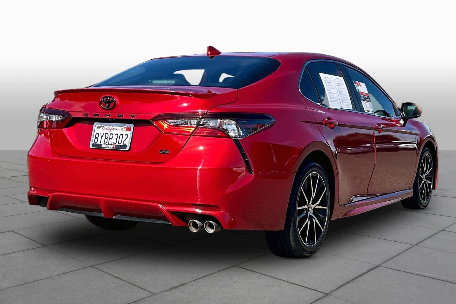 Used 2021 Toyota Camry SE w/ Convenience Package FWD image 12