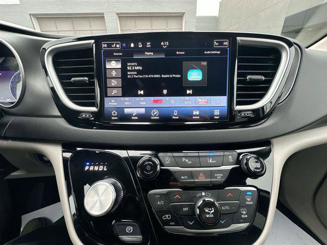 Certified 2024 Chrysler Pacifica Touring-L image 18