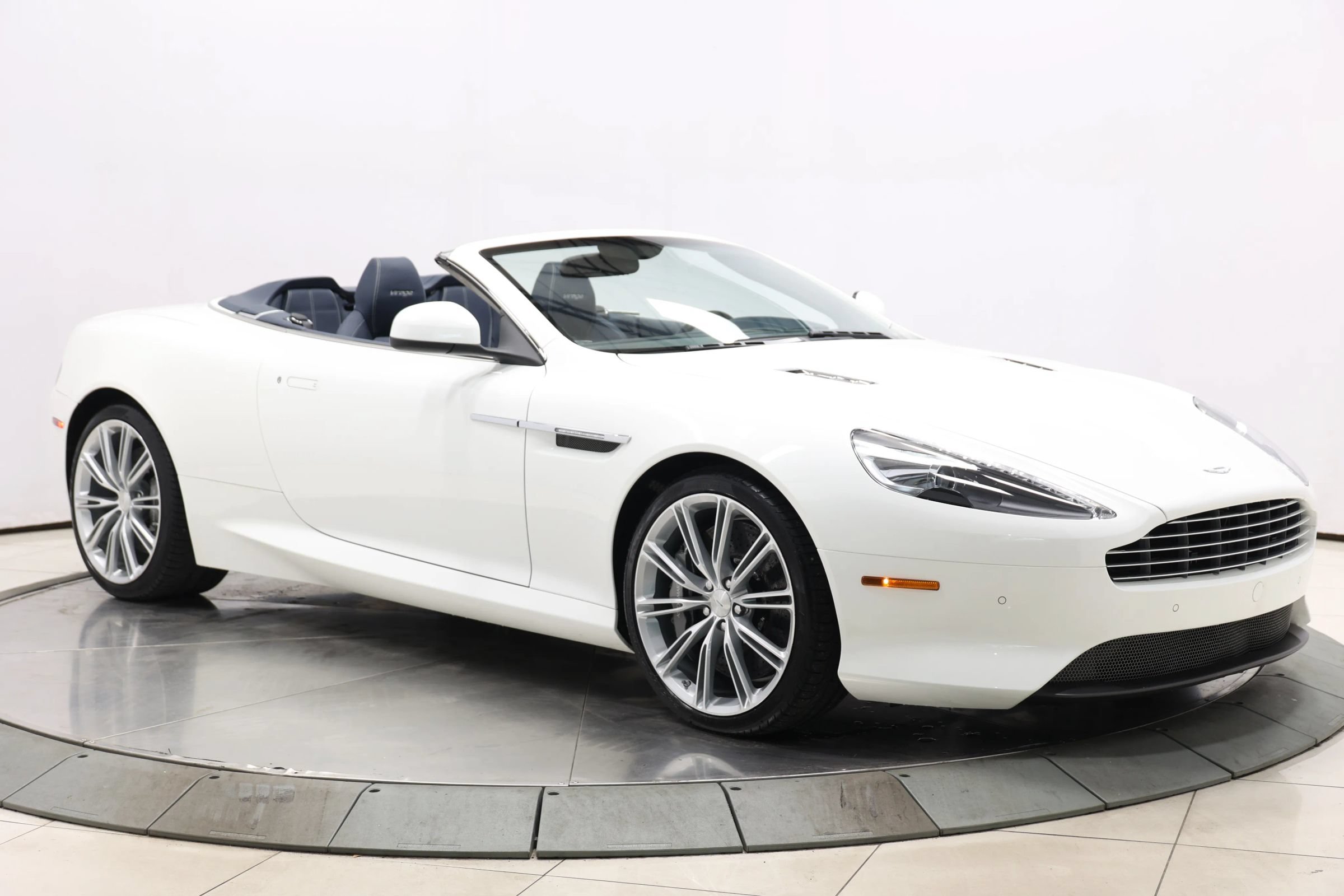 Used 2012 Aston Martin Virage Volante RWD image 87