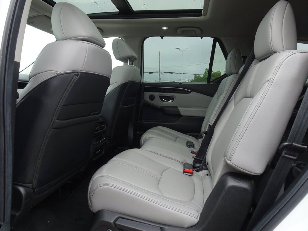 Used 2023 Honda Pilot Touring image 16