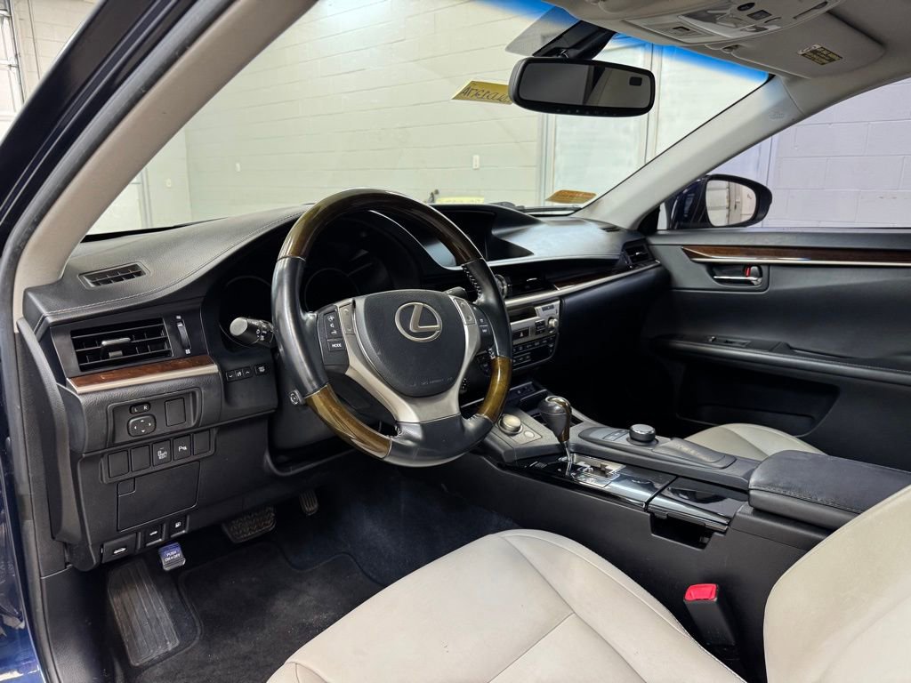 Used 2013 Lexus ES 350 w/ Premium Pkg image 13