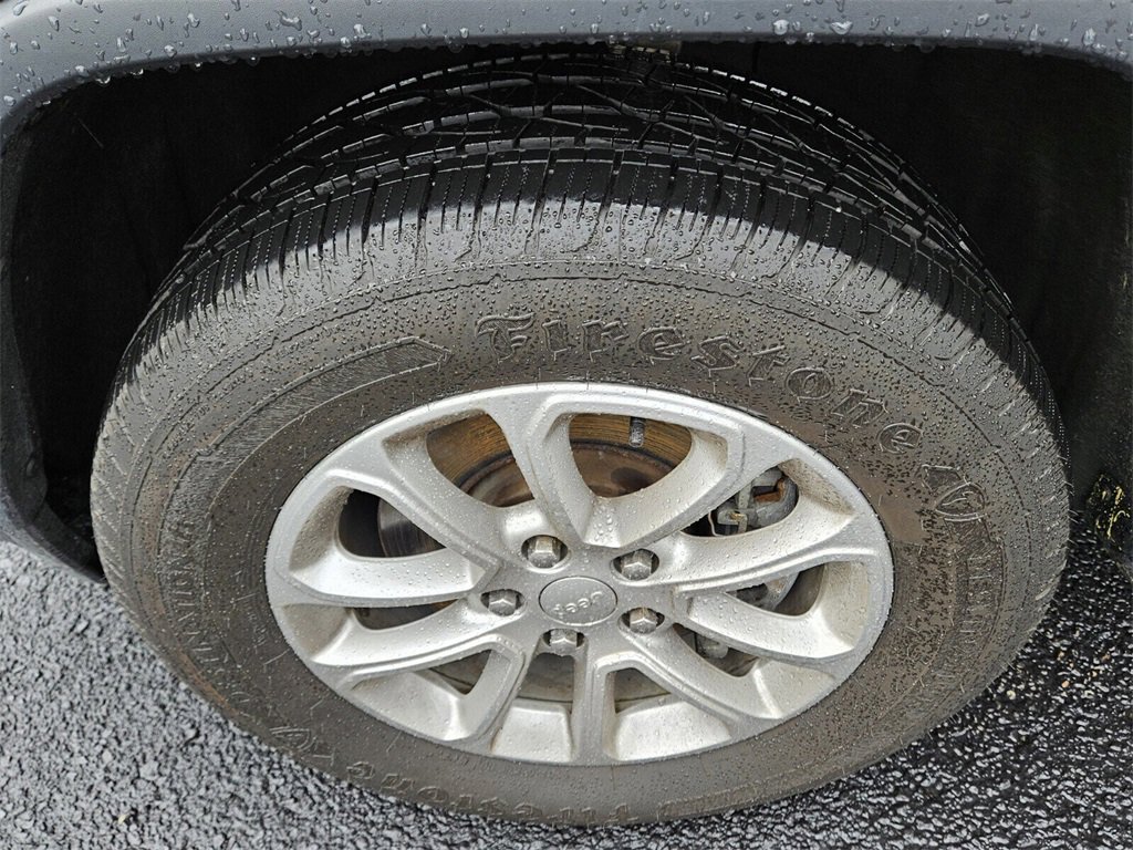 Used 2021 Jeep Grand Cherokee Laredo image 24