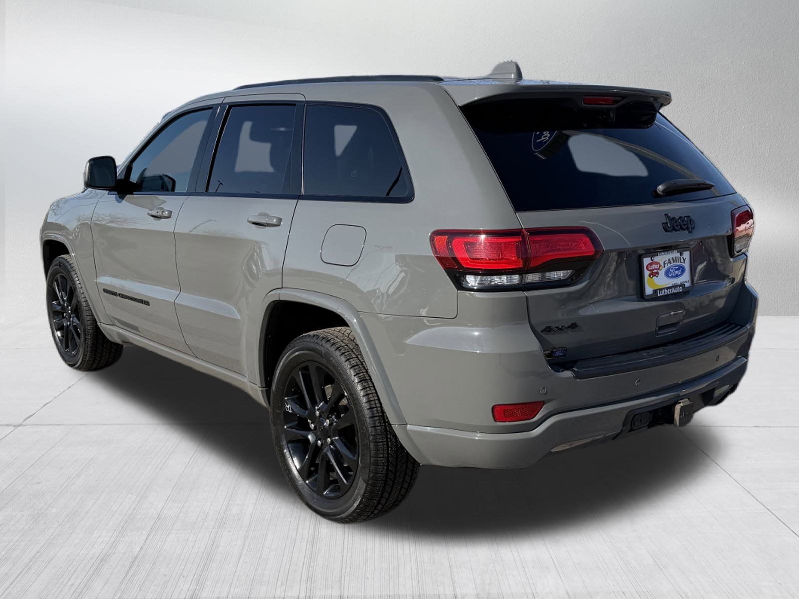 Used 2022 Jeep Grand Cherokee Laredo X image 5