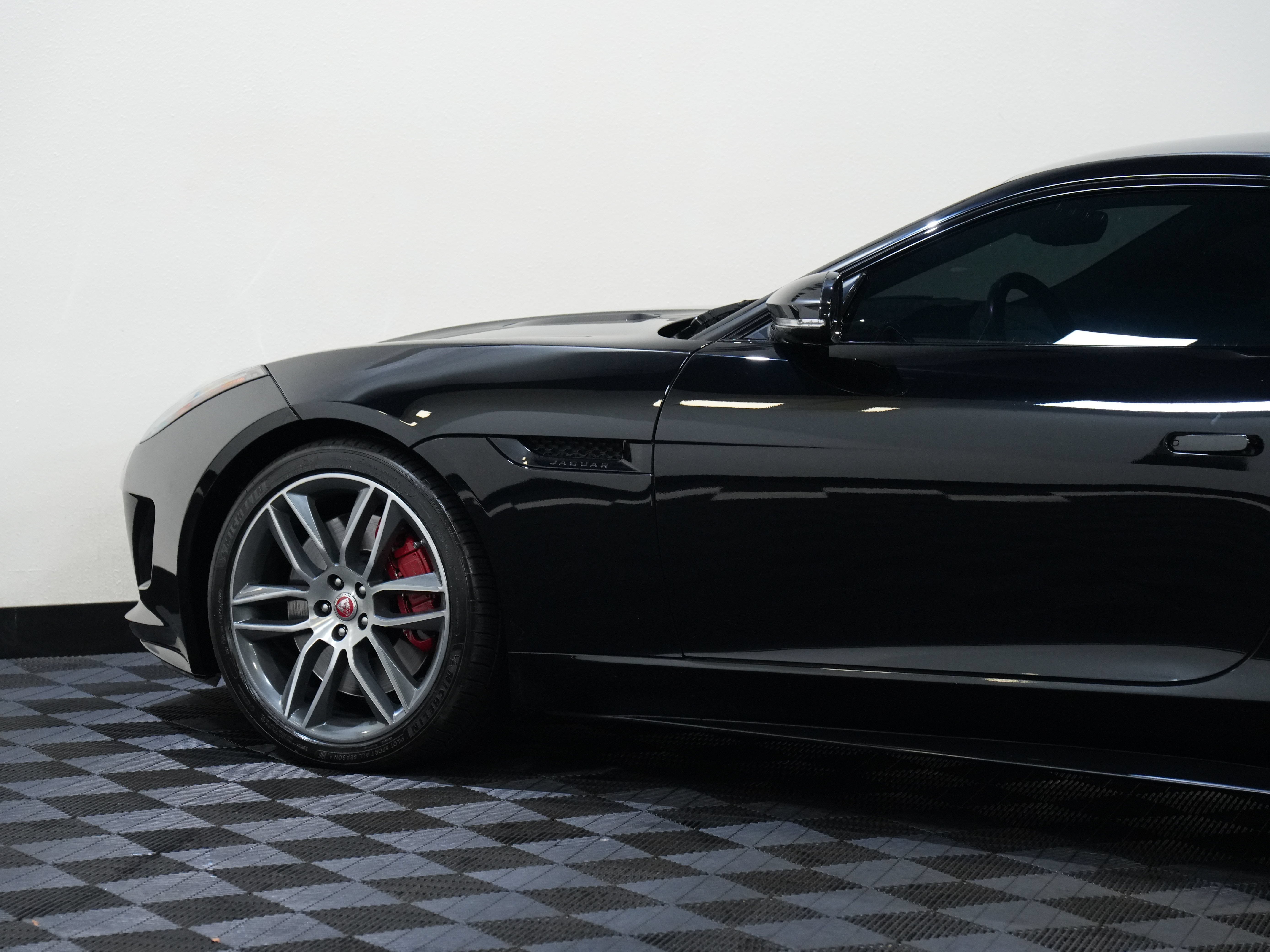 Used 2015 Jaguar F-TYPE R RWD image 19
